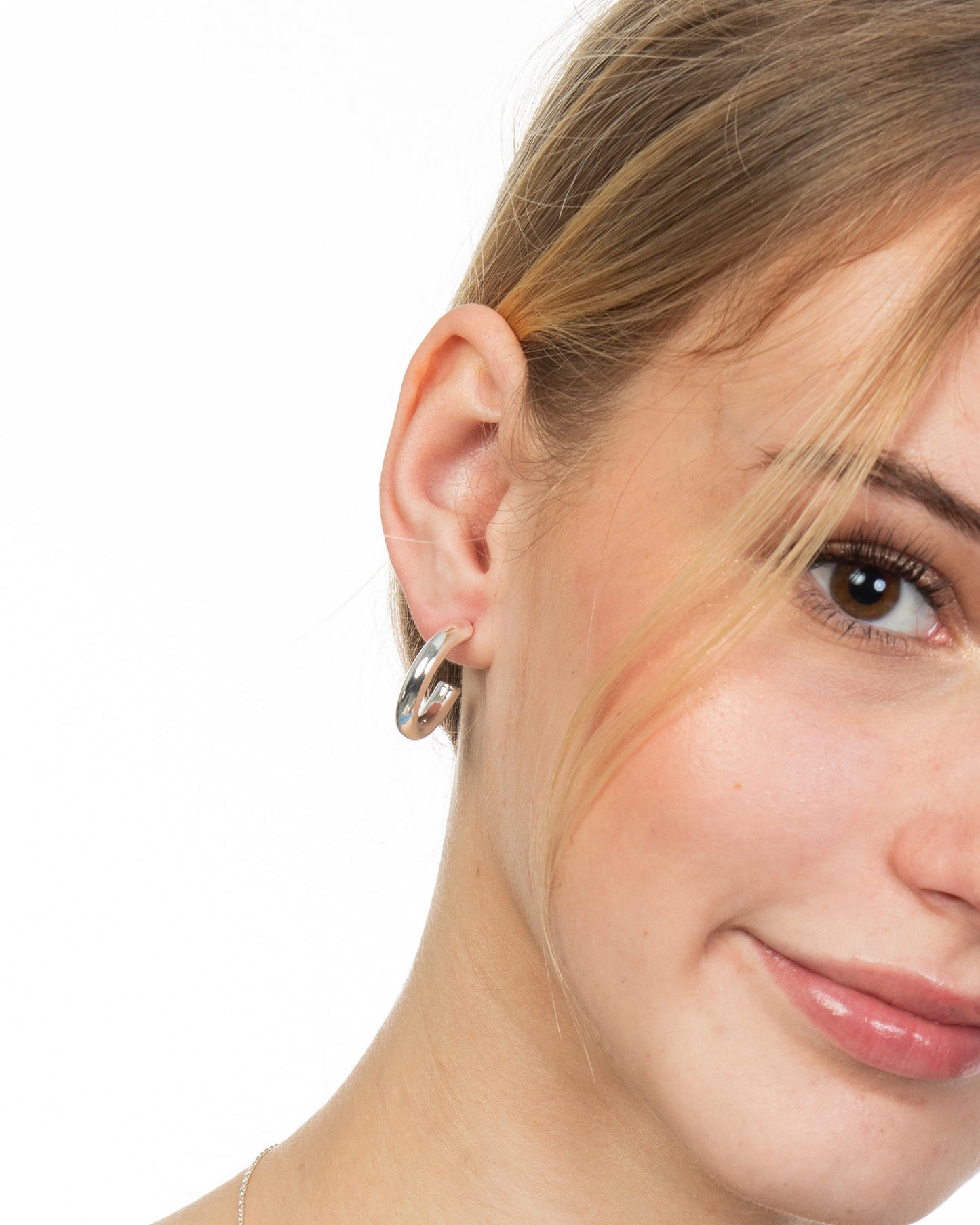 MEDIUM HOLLOW HOOP EARRINGS
