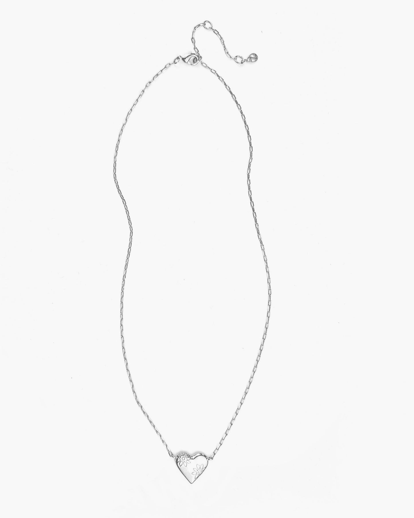 FLOWER ENGRAVED HEART NECKLACE