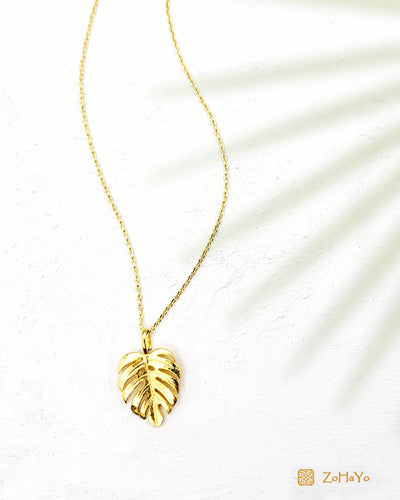gold pvd plated monstera leaf pendant necklace