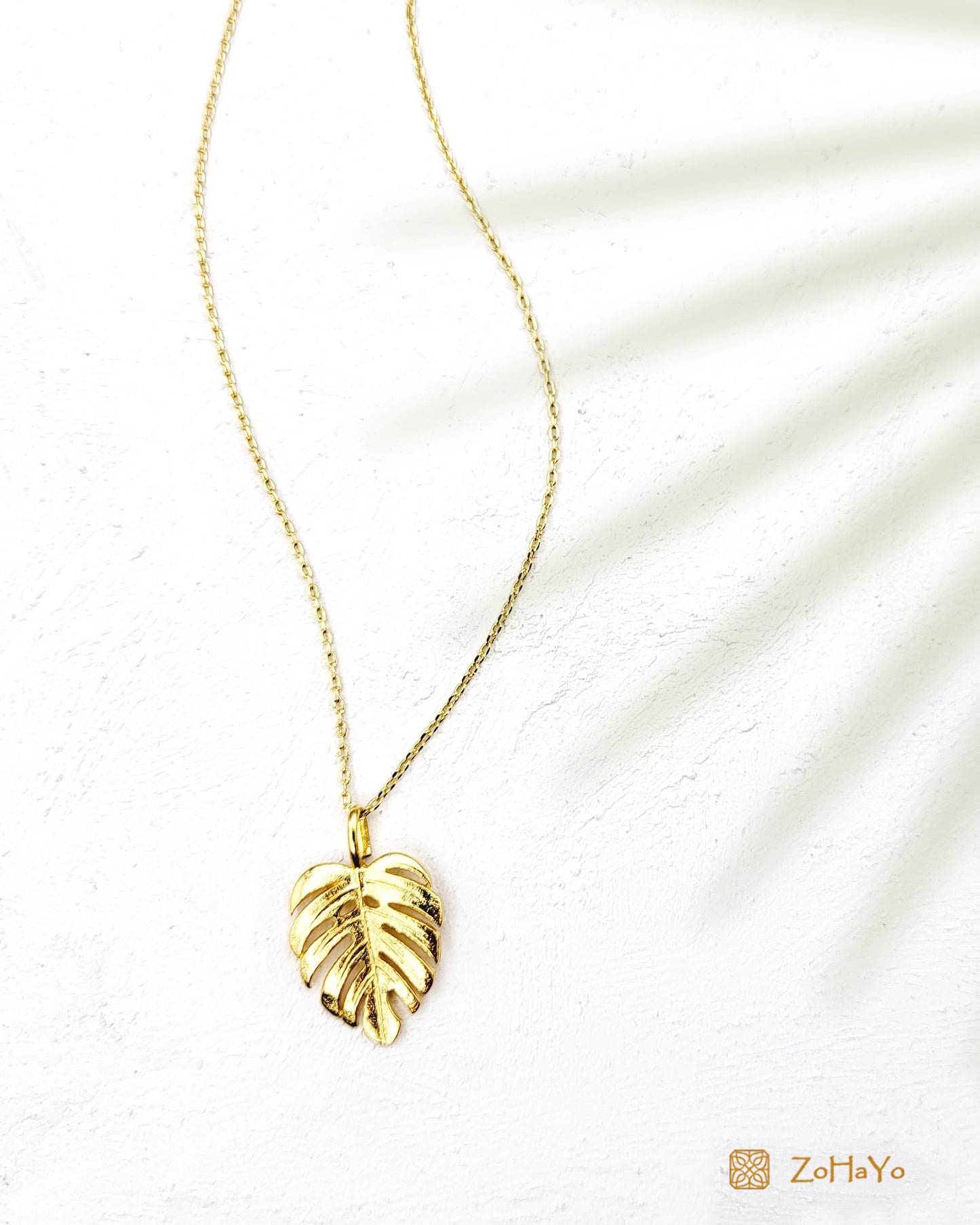MONSTERA LEAF PENDANT NECKLACE