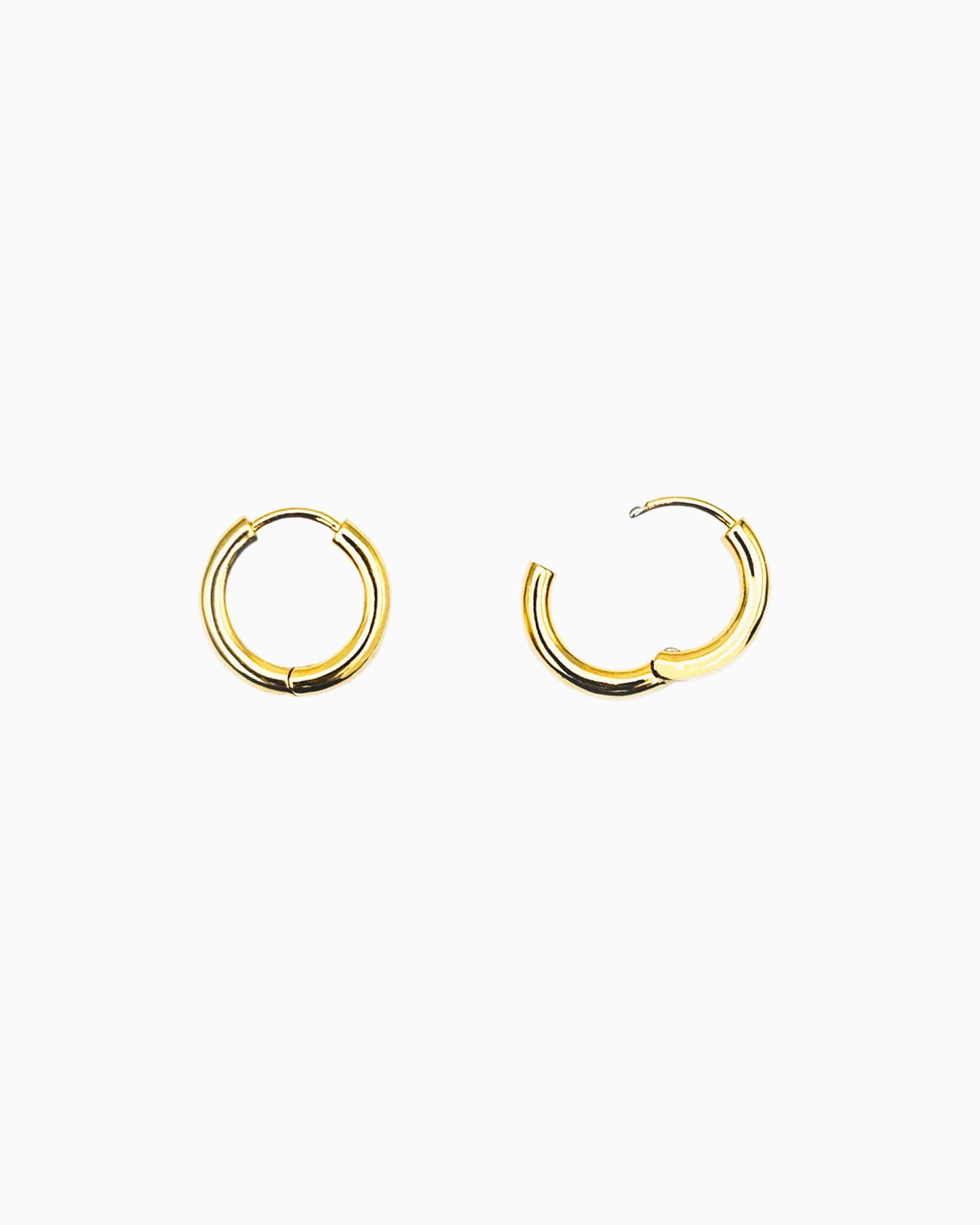 MEDIUM HUGGIE HOOP EARRINGS