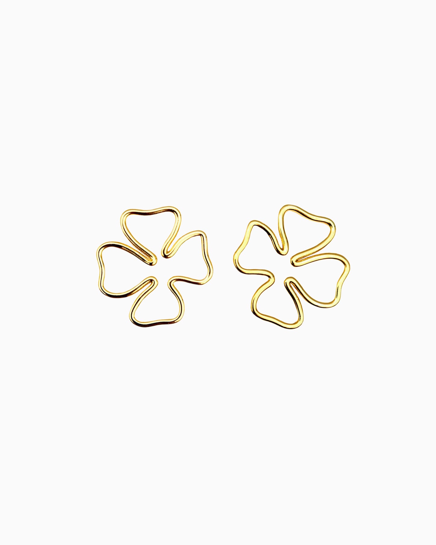 LUCKY CLOVER OUTLINE STUD EARRINGS
