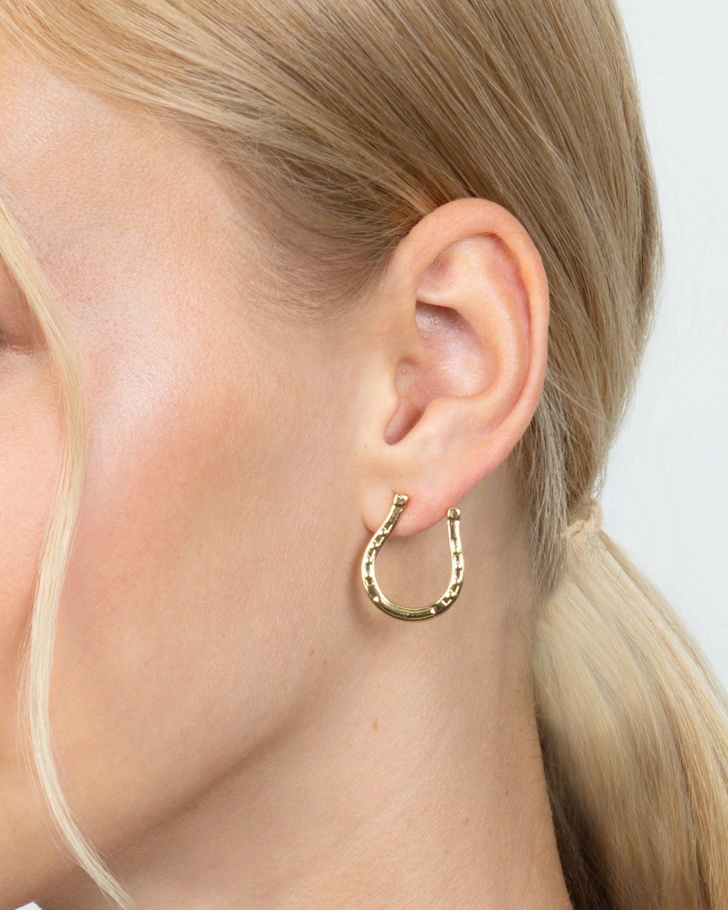 HORSESHOE STUD EARRINGS