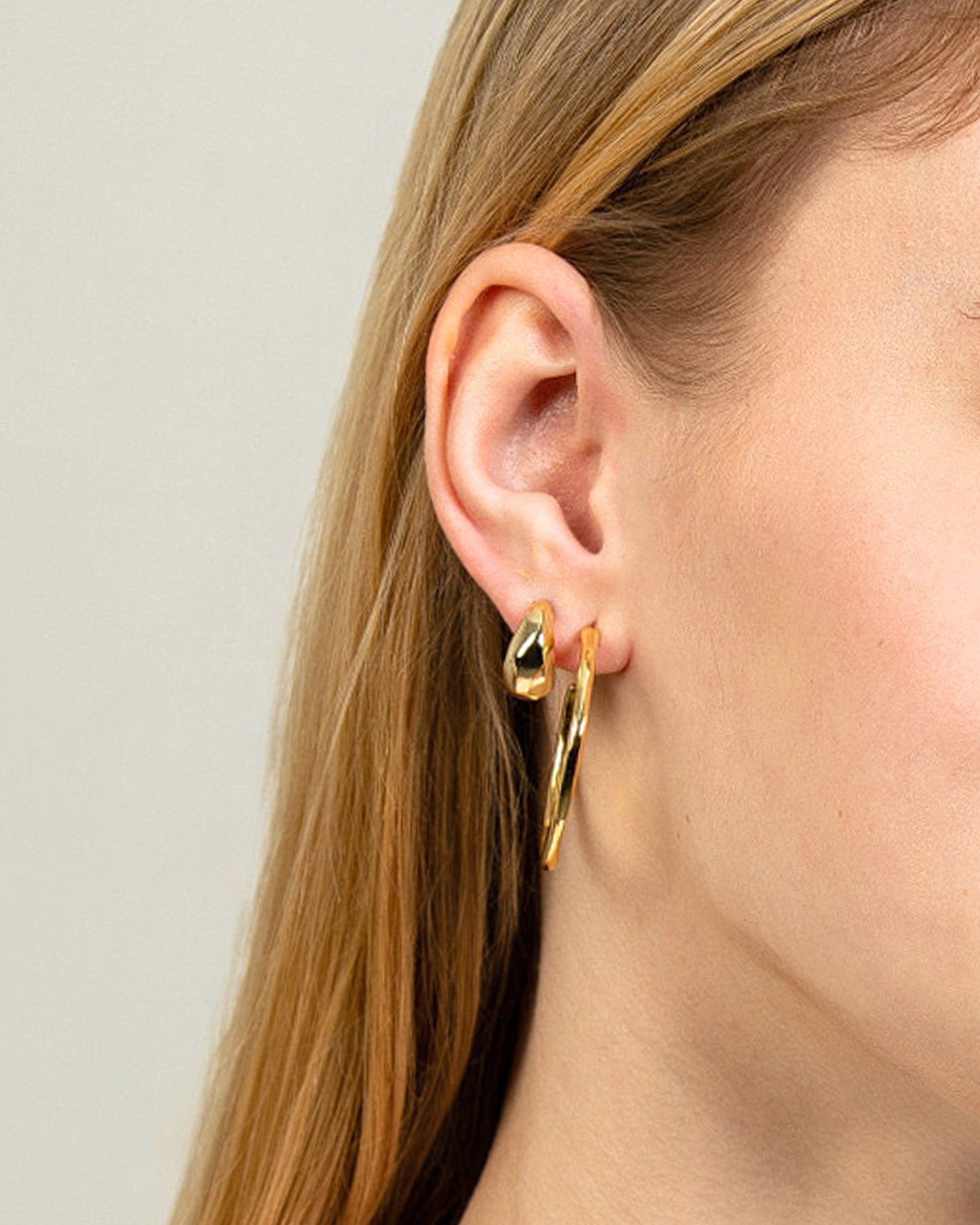 MOLTEN HOOP EARRINGS