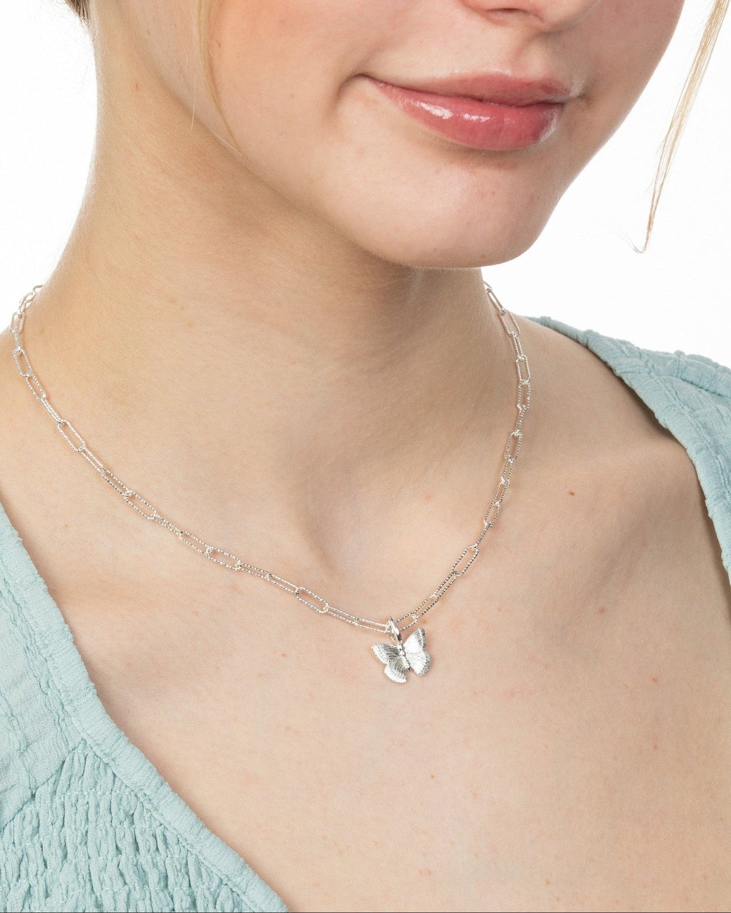 TEXTURED PAPERCLIP CHAIN NECKLACE