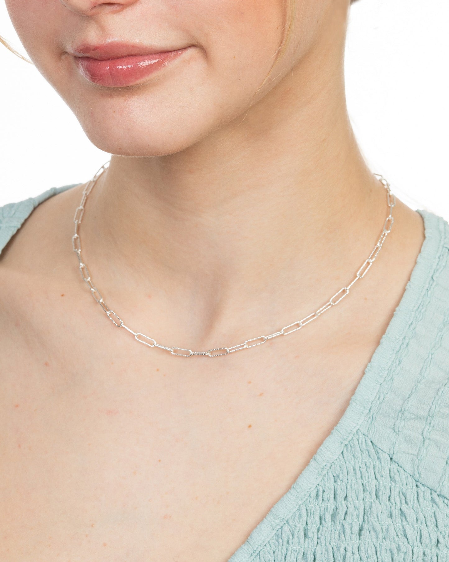 TEXTURED PAPERCLIP CHAIN NECKLACE
