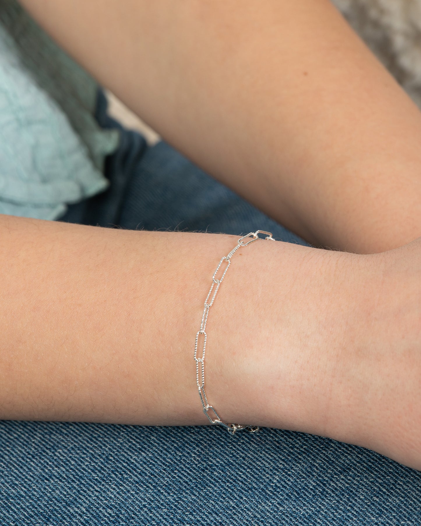 TEXTURED PAPERCLIP CHAIN BRACELET