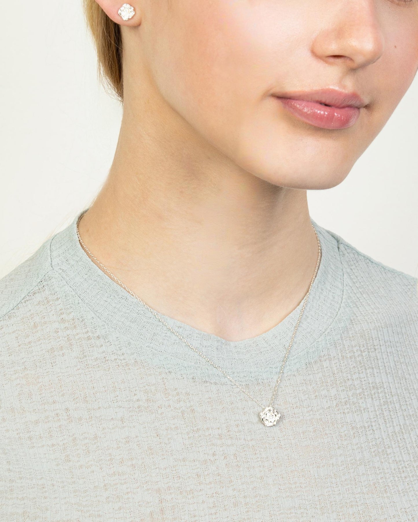 ROSE NECKLACE
