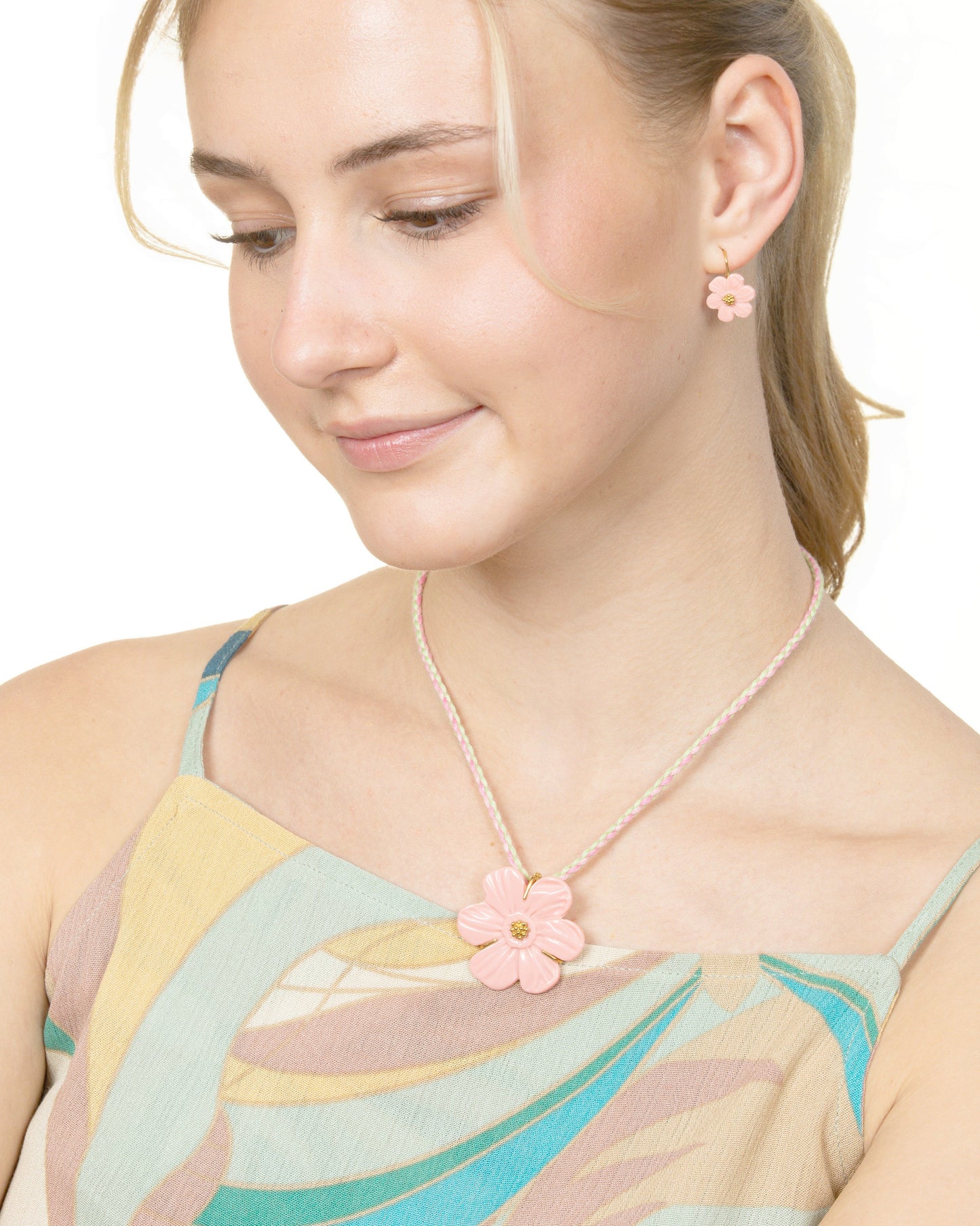 BLUSH BLOOM CORD NECKLACE