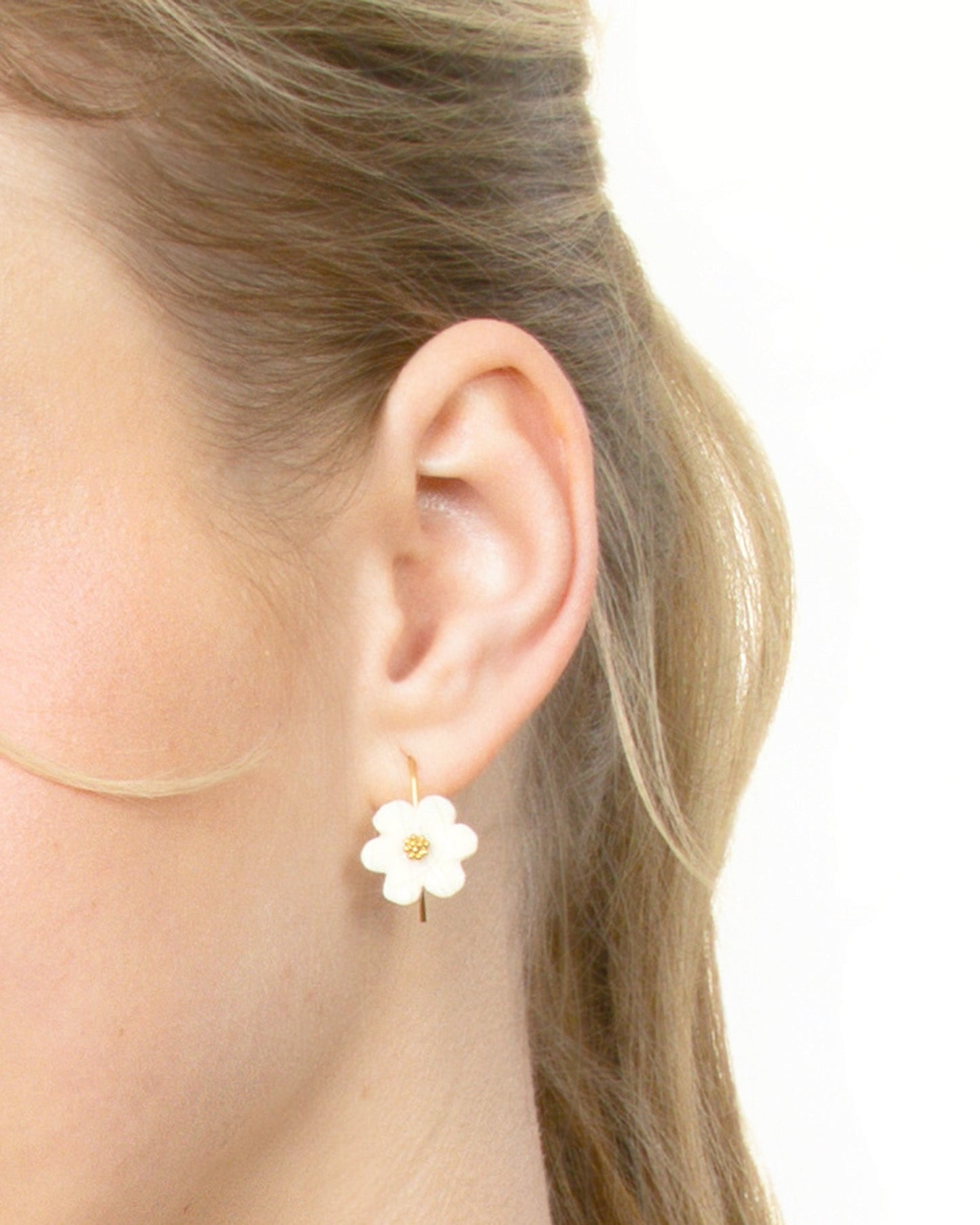 CREAM BLOOM EARRINGS