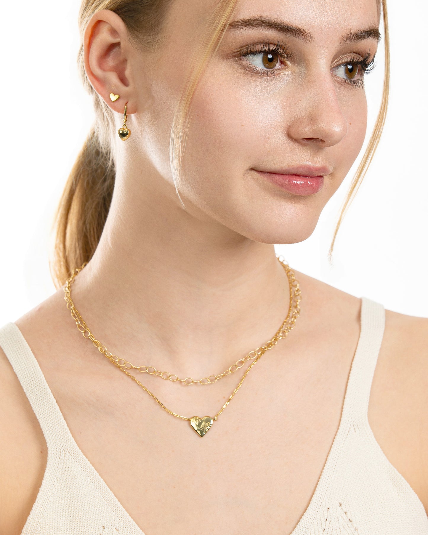 FLOWER ENGRAVED HEART NECKLACE