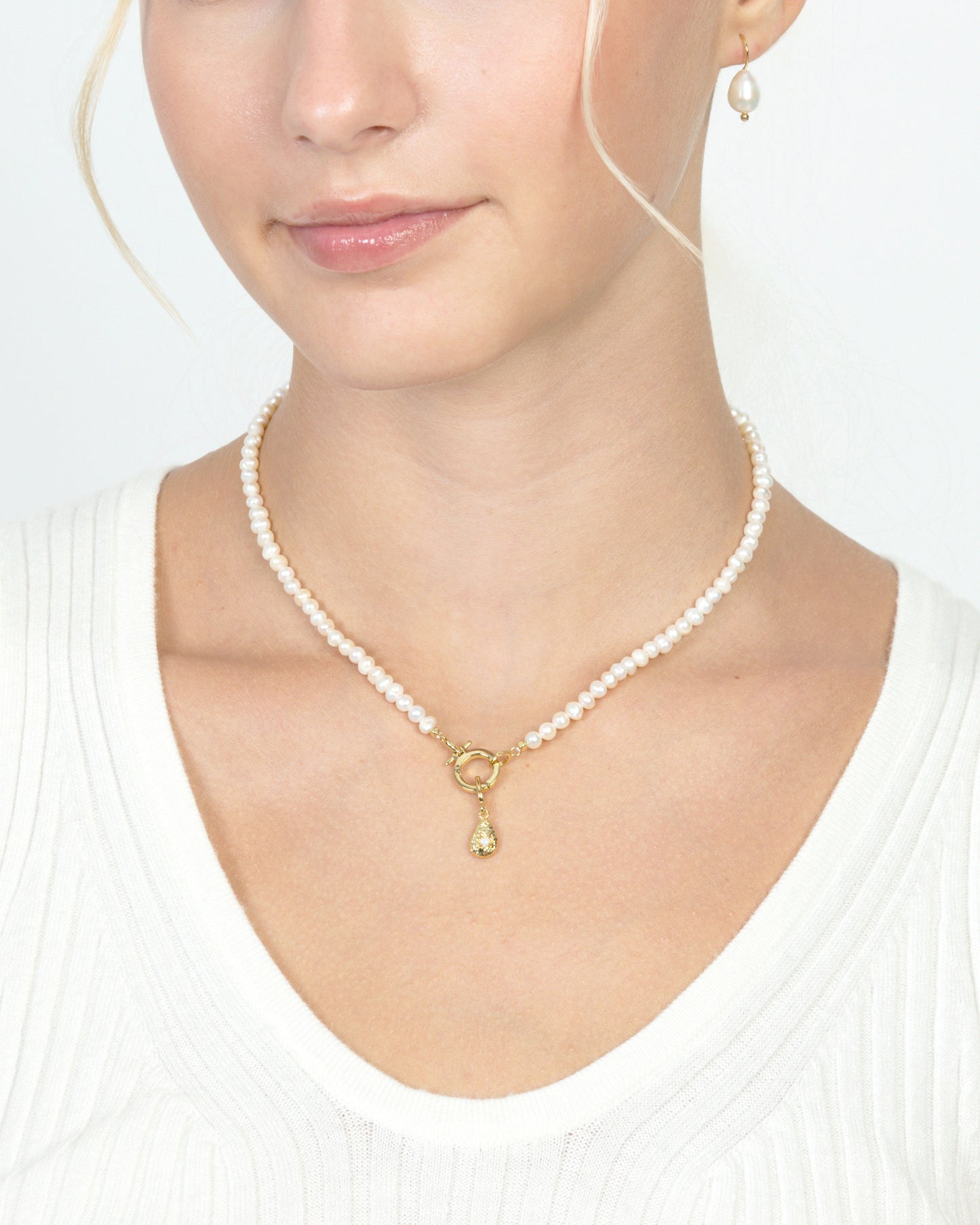 PEARL CHARM HOLDER NECKLACE