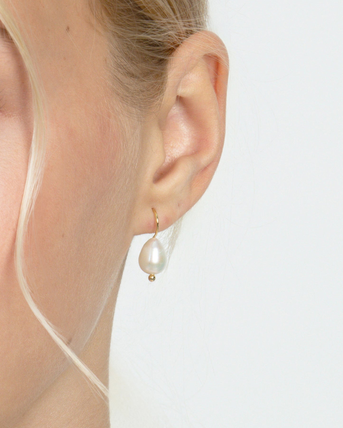 PEARL DROP HOOK EARRINGS