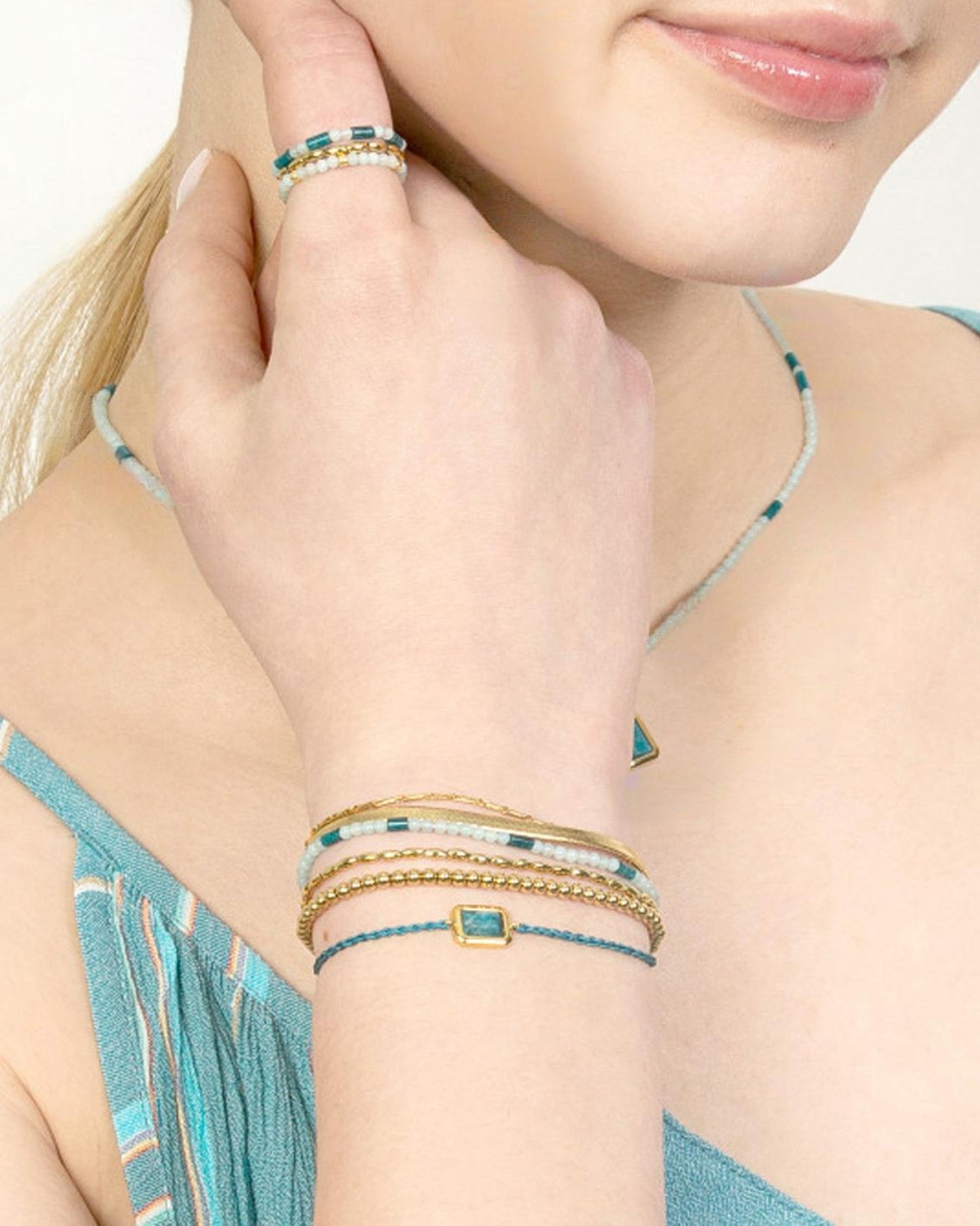 GEMSTONE CORD BRACELET-Blue Apatite