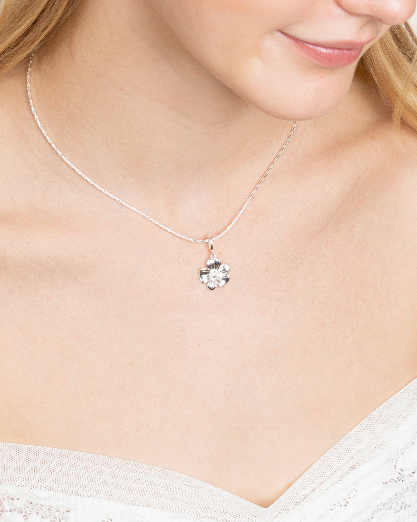 BLOOM CHARM NECKLACE