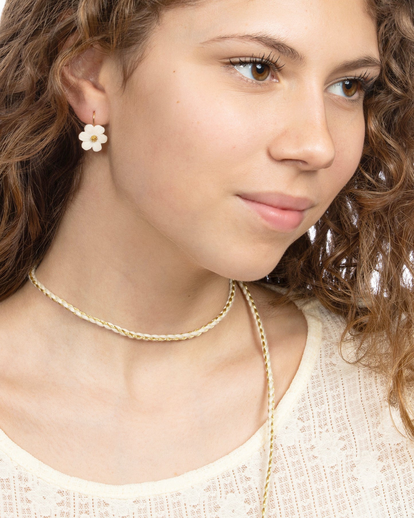CREAM BLOOM CORD NECKLACE